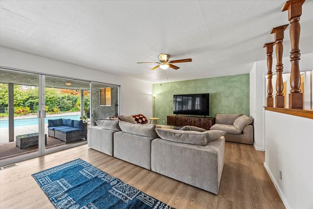 6310 Palm Dr, Carmichael, CA 95608