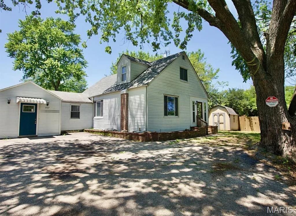 7927 South Rock Hill Road, St Louis, MO 63123