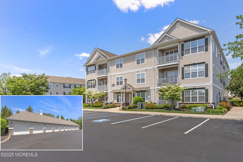 621 Mill Pond Way, 103, Eatontown, NJ 07724