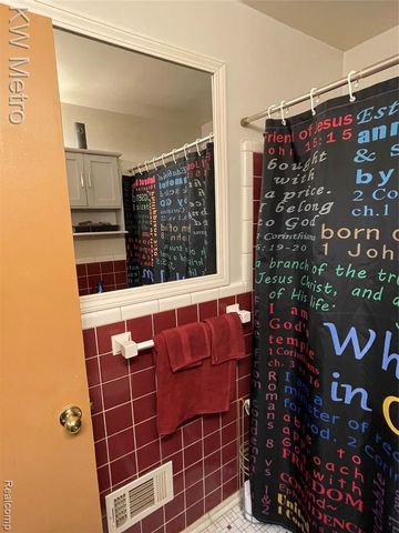 9979 Berwyn, Redford, MI 48239