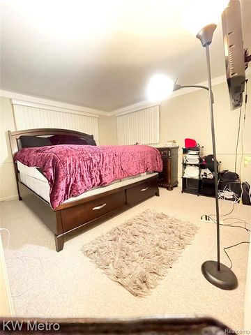 9979 Berwyn, Redford, MI 48239