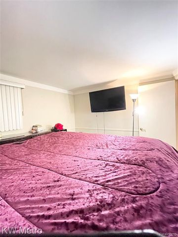 9979 Berwyn, Redford, MI 48239