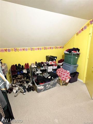 9979 Berwyn, Redford, MI 48239