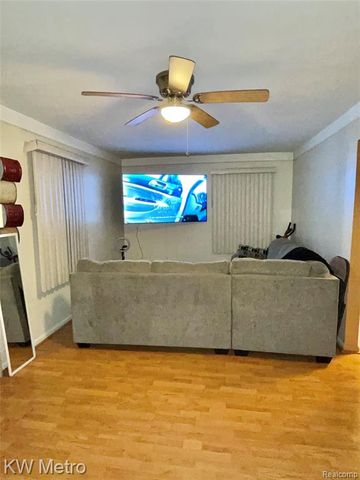 9979 Berwyn, Redford, MI 48239