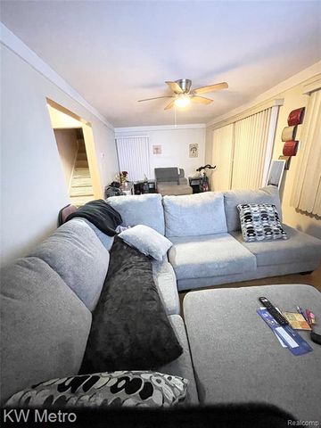 9979 Berwyn, Redford, MI 48239