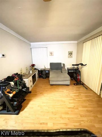 9979 Berwyn, Redford, MI 48239