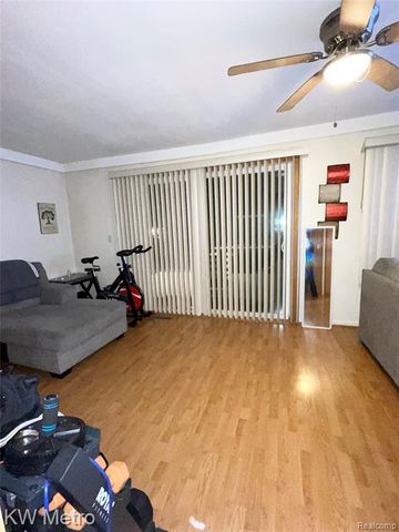 9979 Berwyn, Redford, MI 48239