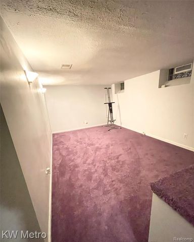 9979 Berwyn, Redford, MI 48239