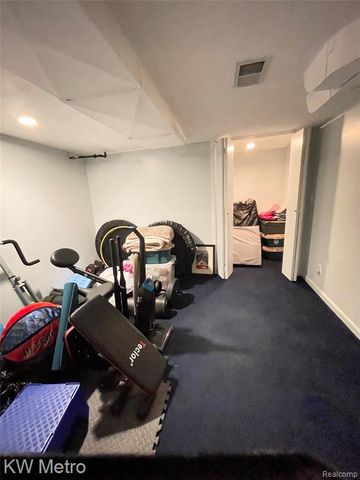 9979 Berwyn, Redford, MI 48239