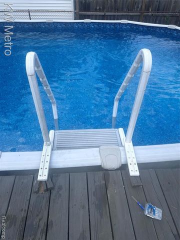 9979 Berwyn, Redford, MI 48239