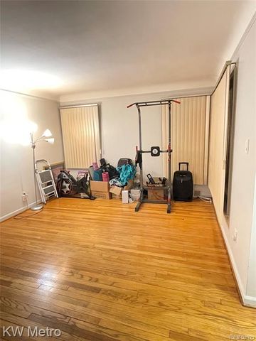 9979 Berwyn, Redford, MI 48239