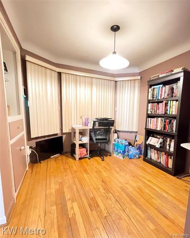 9979 Berwyn, Redford, MI 48239