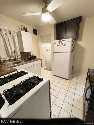 9979 Berwyn, Redford, MI 48239