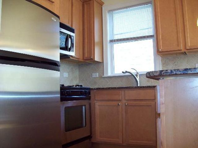 4116 W Congress Parkway 2, Chicago, IL 60624
