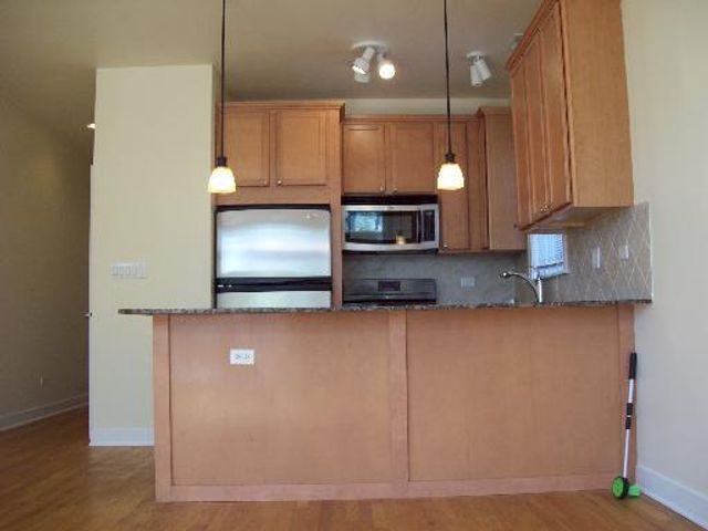 4116 W Congress Parkway 2, Chicago, IL 60624
