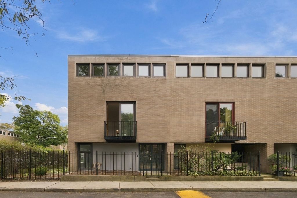 1473 E Park Place, Chicago, IL 60637 — photo 2