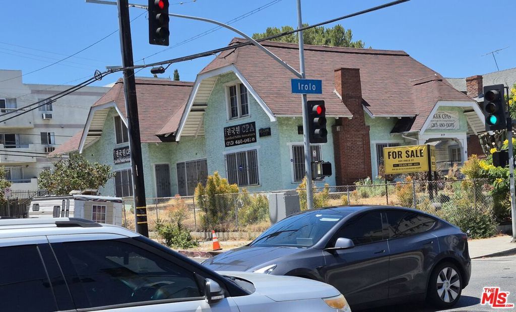 869 Irolo Street, Los Angeles, CA 90005