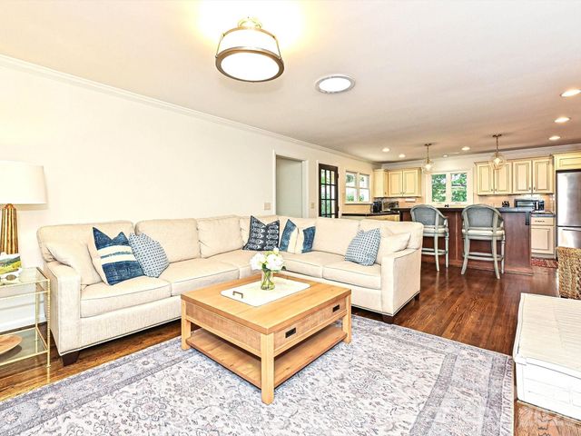 3131 Pinehurst Place, Charlotte, NC 28209