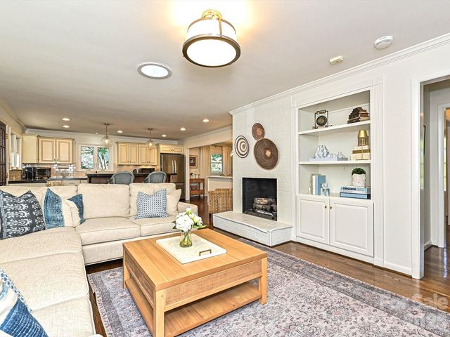 3131 Pinehurst Place, Charlotte, NC 28209