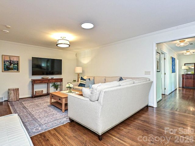 3131 Pinehurst Place, Charlotte, NC 28209