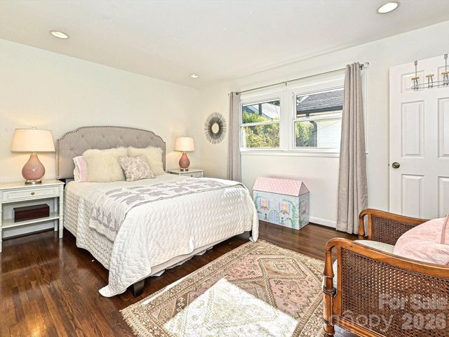 3131 Pinehurst Place, Charlotte, NC 28209