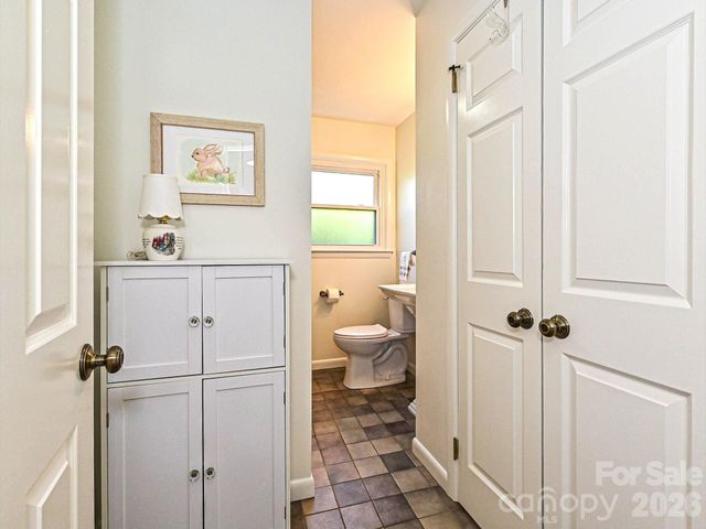 3131 Pinehurst Place, Charlotte, NC 28209