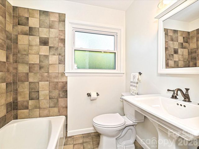 3131 Pinehurst Place, Charlotte, NC 28209
