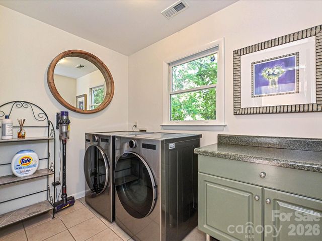 3131 Pinehurst Place, Charlotte, NC 28209