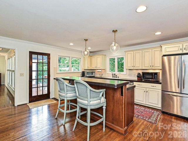 3131 Pinehurst Place, Charlotte, NC 28209