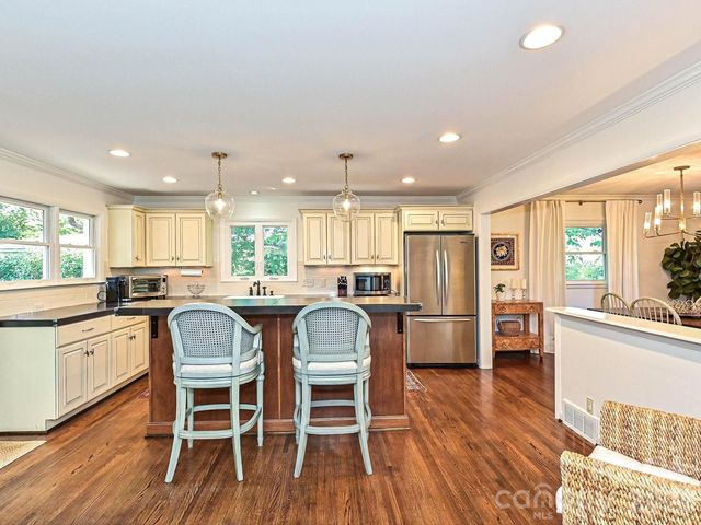 3131 Pinehurst Place, Charlotte, NC 28209