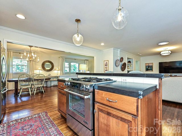 3131 Pinehurst Place, Charlotte, NC 28209