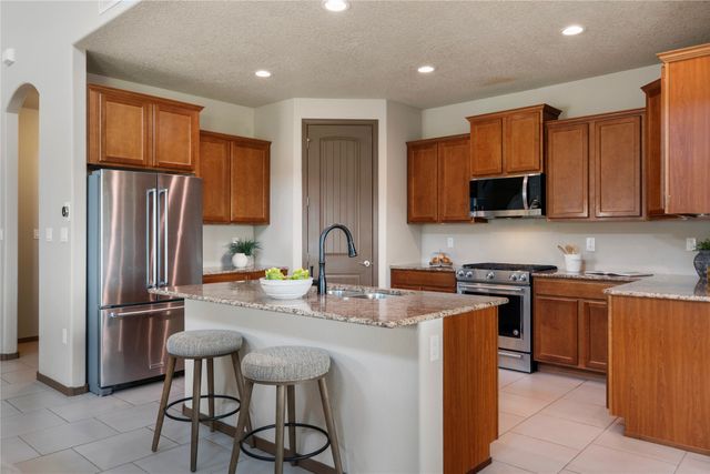 8700 Desert Finch Lane, Albuquerque, NM 87122