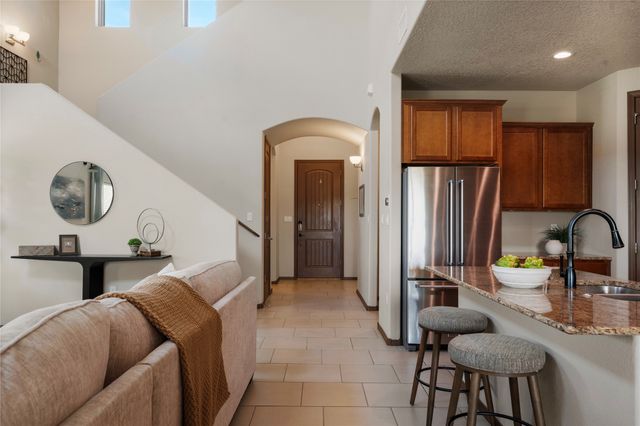 8700 Desert Finch Lane, Albuquerque, NM 87122