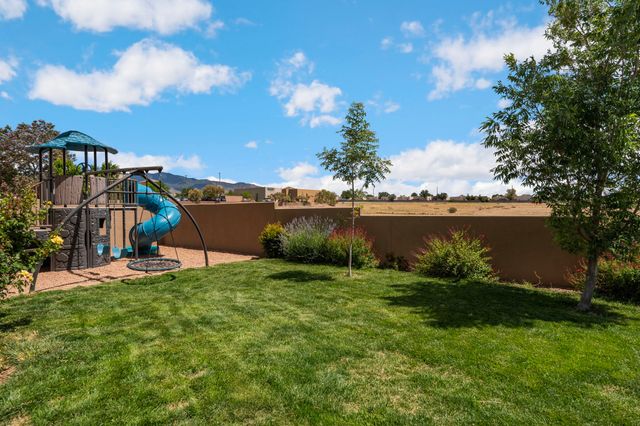8700 Desert Finch Lane, Albuquerque, NM 87122