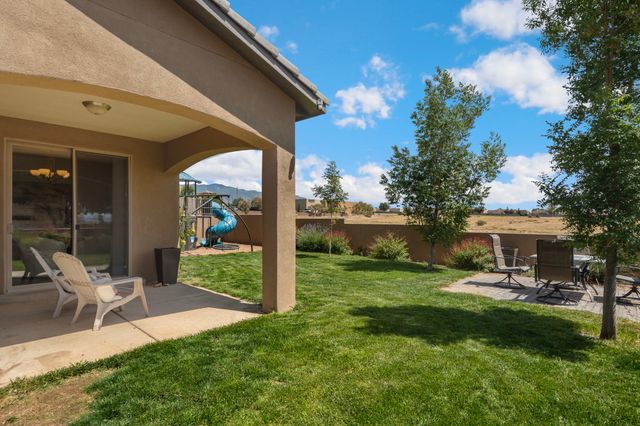 8700 Desert Finch Lane, Albuquerque, NM 87122