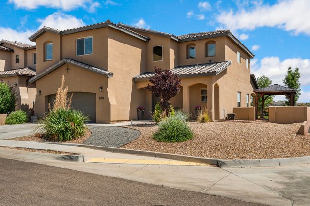 8700 Desert Finch Lane, Albuquerque, NM 87122