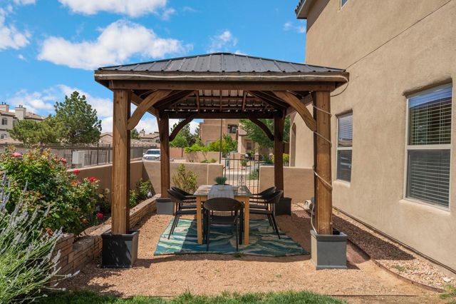 8700 Desert Finch Lane, Albuquerque, NM 87122