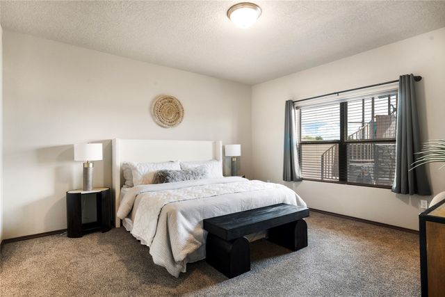 8700 Desert Finch Lane, Albuquerque, NM 87122