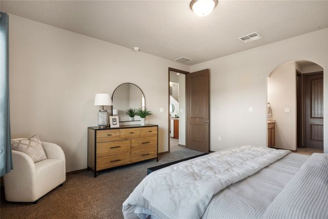 8700 Desert Finch Lane, Albuquerque, NM 87122