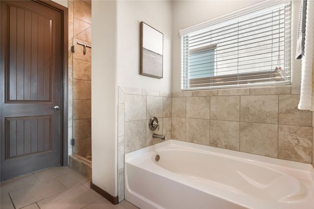 8700 Desert Finch Lane, Albuquerque, NM 87122