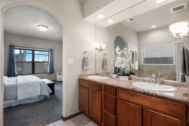 8700 Desert Finch Lane, Albuquerque, NM 87122