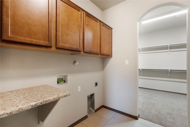 8700 Desert Finch Lane, Albuquerque, NM 87122