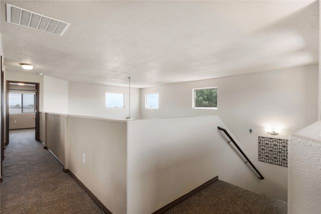 8700 Desert Finch Lane, Albuquerque, NM 87122