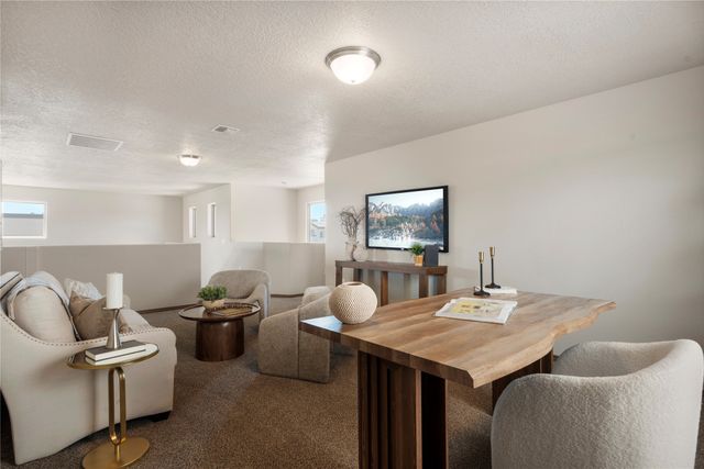 8700 Desert Finch Lane, Albuquerque, NM 87122
