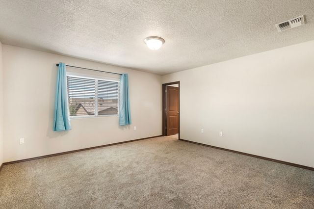 8700 Desert Finch Lane, Albuquerque, NM 87122