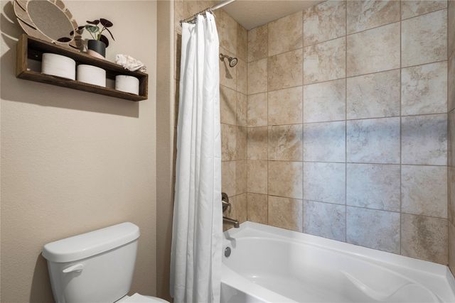 8700 Desert Finch Lane, Albuquerque, NM 87122
