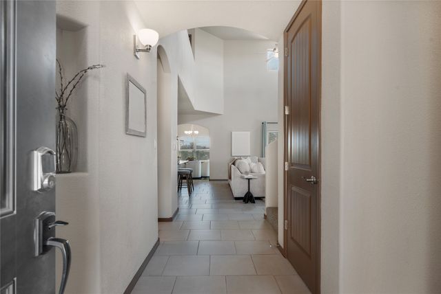 8700 Desert Finch Lane, Albuquerque, NM 87122