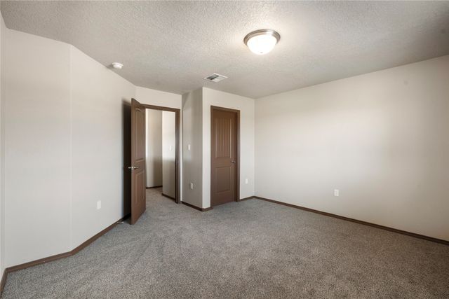 8700 Desert Finch Lane, Albuquerque, NM 87122