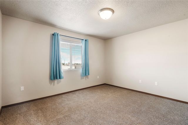 8700 Desert Finch Lane, Albuquerque, NM 87122