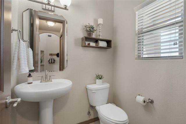 8700 Desert Finch Lane, Albuquerque, NM 87122